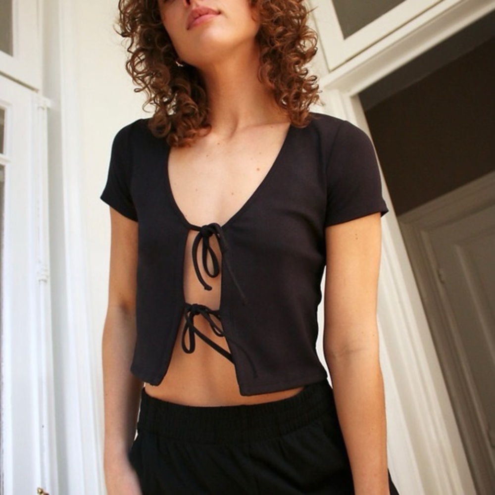 Aritzia Wilfred Free Only Tie Front T-Shirt